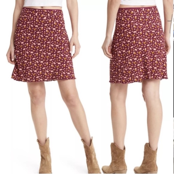 Free People Dresses & Skirts - Free People IRL Floral Mini Side Zip Festival Skirt Size: 2 Length: 18”